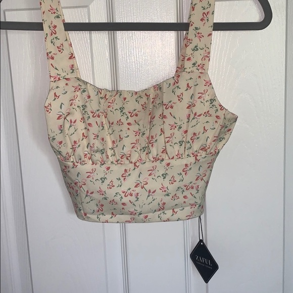 New zaful floral crop top - Picture 3 of 5